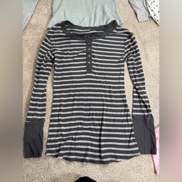 Lot of Maternity small tops blouses shirts basics comfy loungewear small - Picture 2 of 13